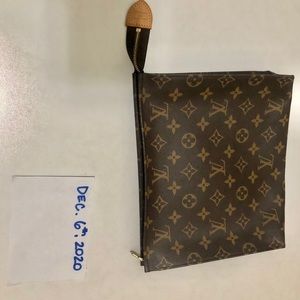 Toiletry Pouch 26